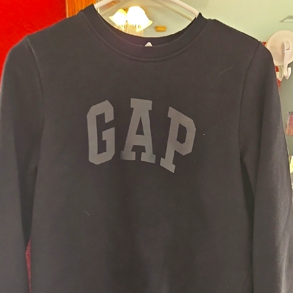 GAP Black Sweatshirt